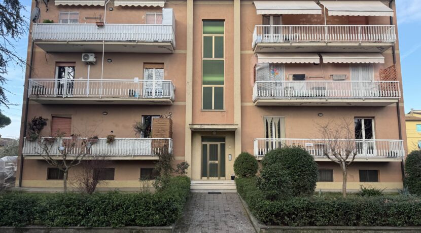 E2851B0E-4535-4F52-B43A-479878A047A2