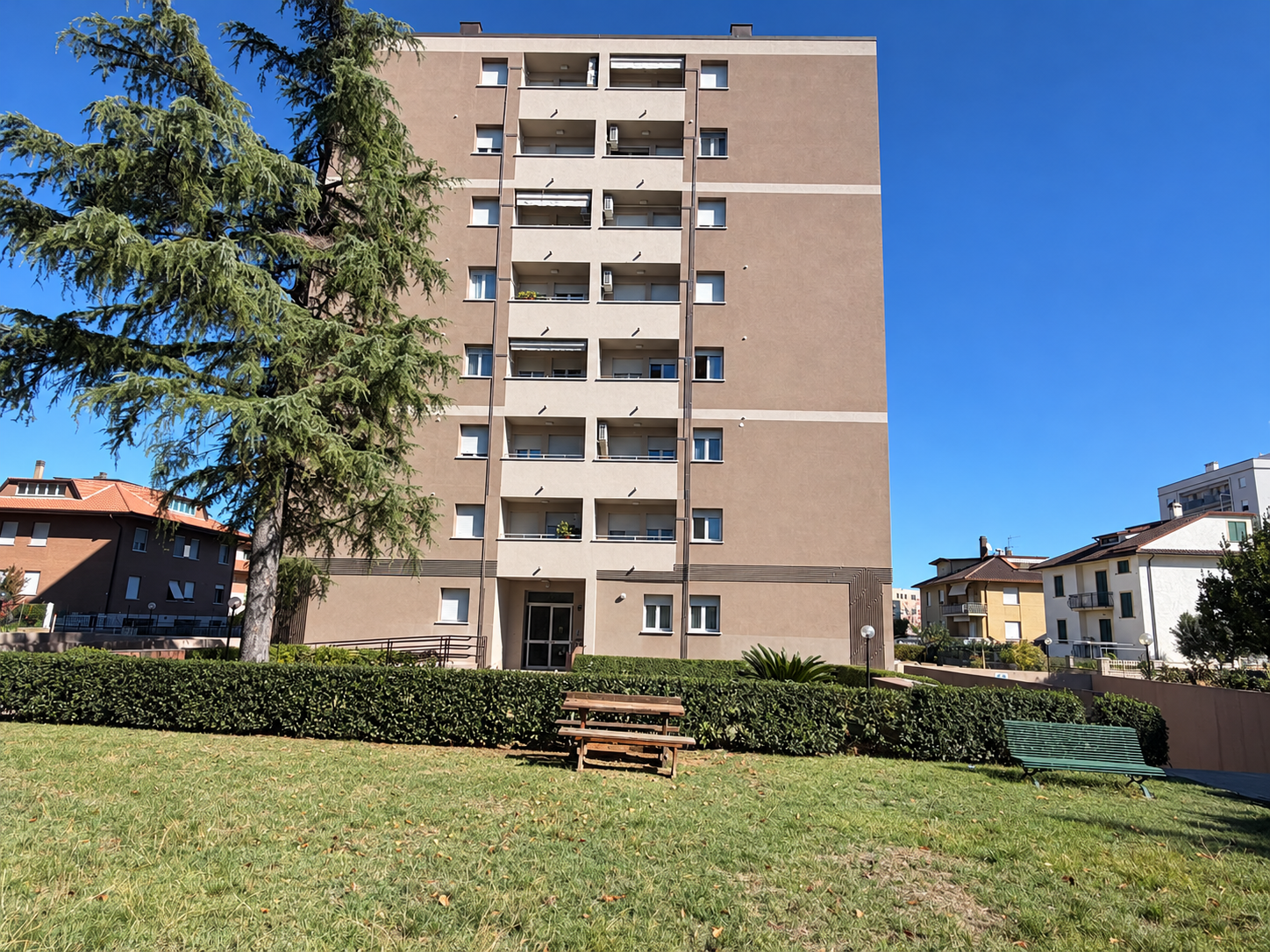 Appartamento arredato con 3 camere e garage